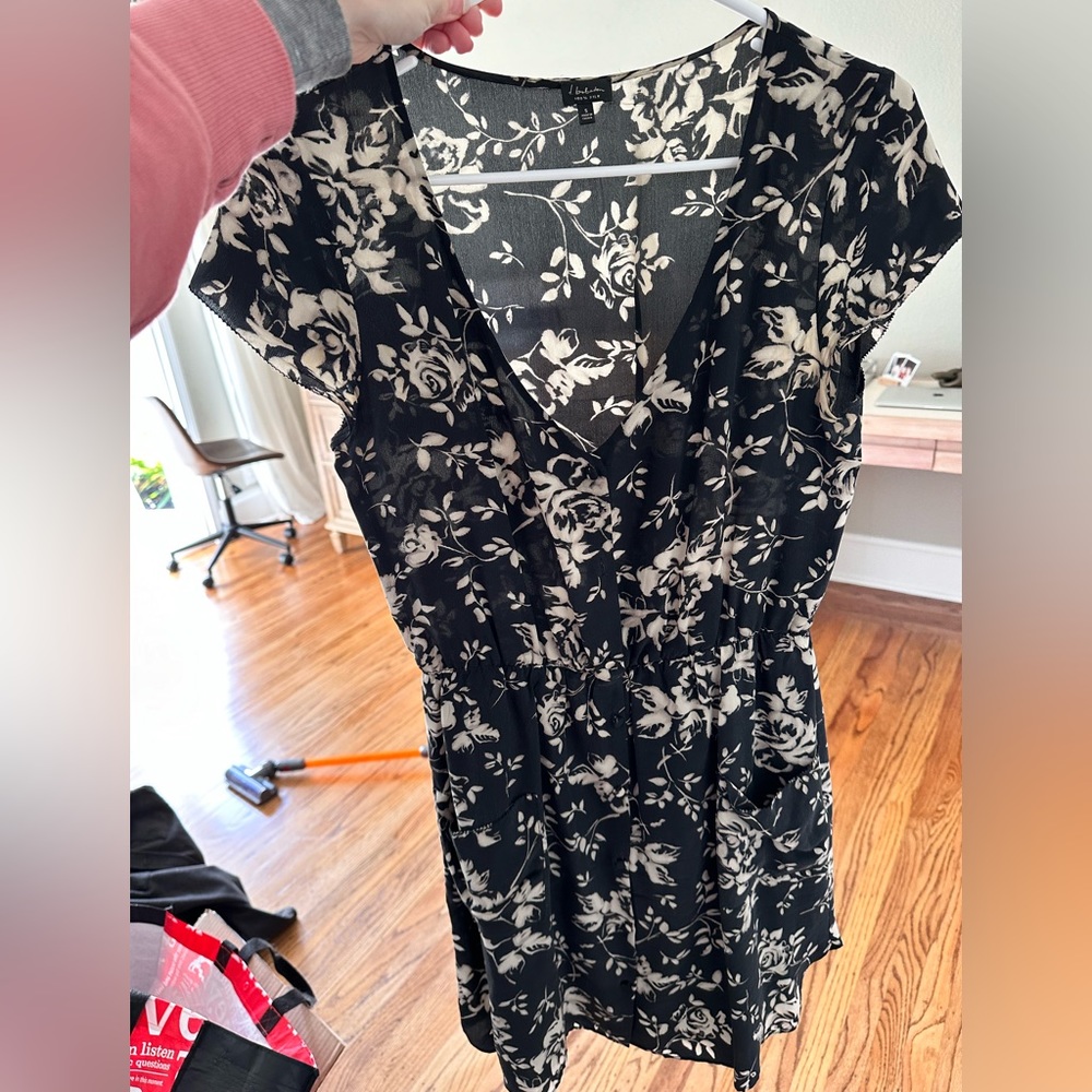 Aritzia T. Babaton Silk Floral Dress. Size Small